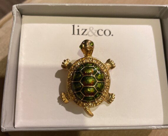 Vintage Liz & Co Gold Plated Green Turtle Brooche - image 4