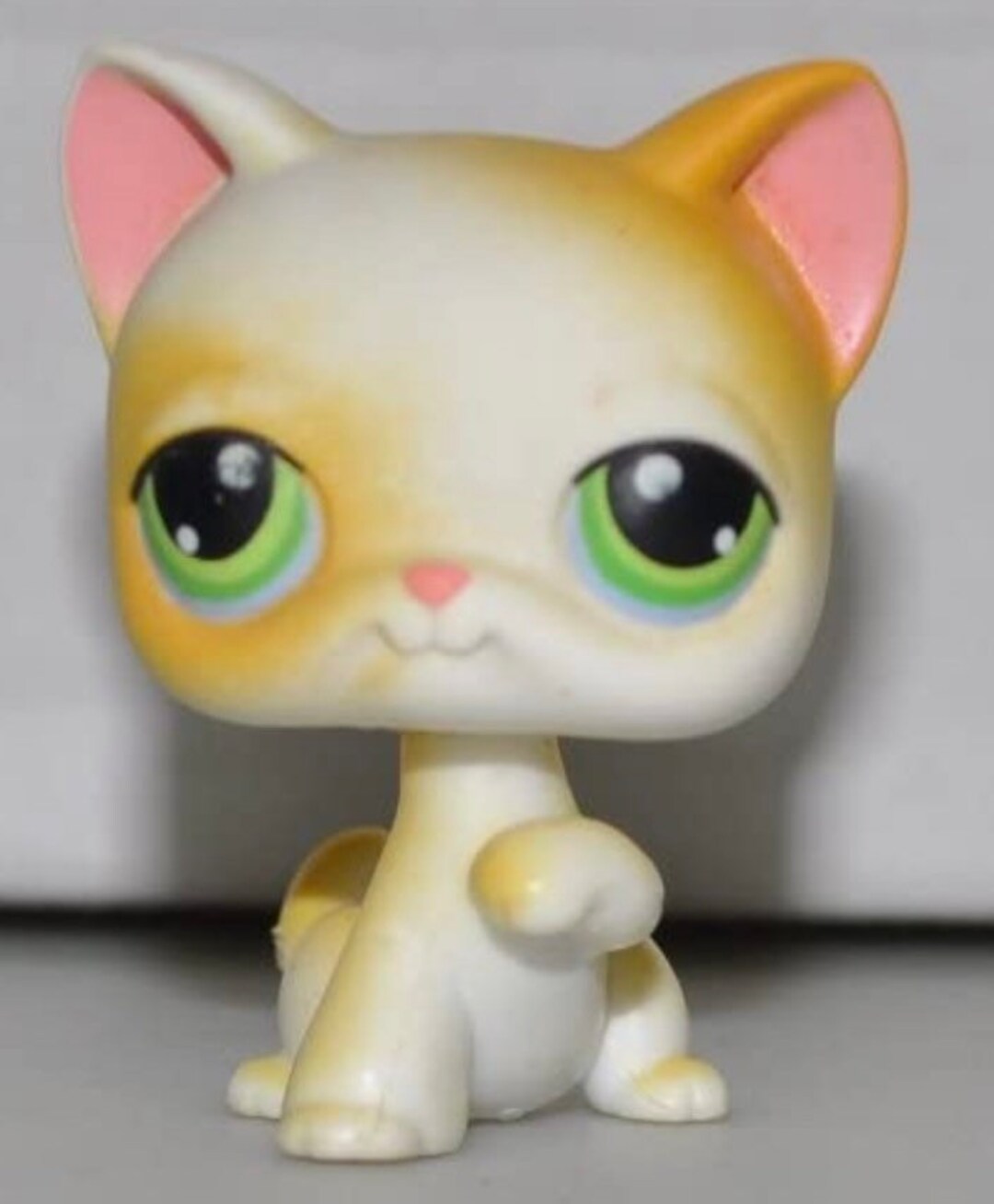 Littlest Pet Shop Short Hair Cat #73 White Yellow Kitty W/ Red Magnet ...