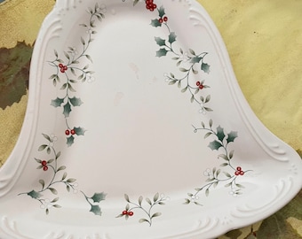 Pfaltzgraff Winterberry,s Bell Shaped Ceramic Vegetable Serving Christmas Bowl