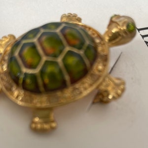 Vintage Liz & Co Gold Plated Green Turtle Brooche image 3