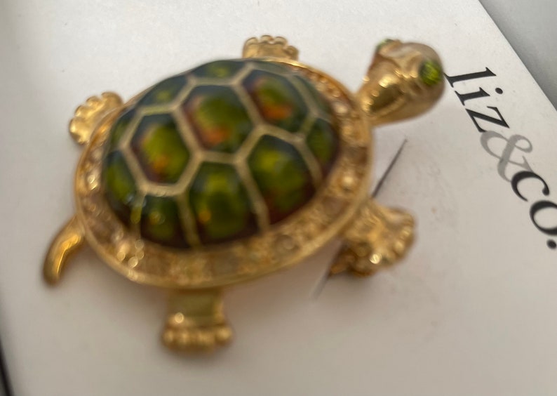 Vintage Liz & Co Gold Plated Green Turtle Brooche image 3