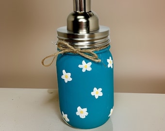 Daisy Mason Jar Hand Soap Dispenser / Mason Jar Bath Decor / Soap Dispenser / Painted Mason Jars