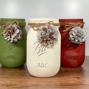 Potes de vidro com pinhas de Natal / Centro de mesa de Natal / Decoração de casa de Natal / Centro de mesa com potes de vidro / Potes de vidro pintados