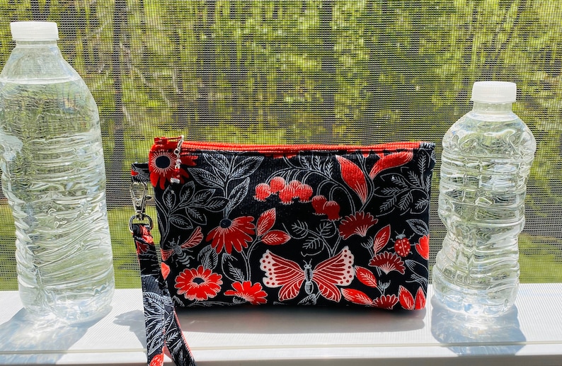 Perfect Zip Wristlet Bag Midnight flowers