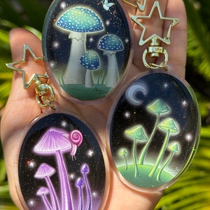 Sparkly Magic Mushroom Keychain / Epoxy Double Sided Front Side Glitter /Fungi Keychains / Fungus Keychain / Fairycore / Cottagecore Gift