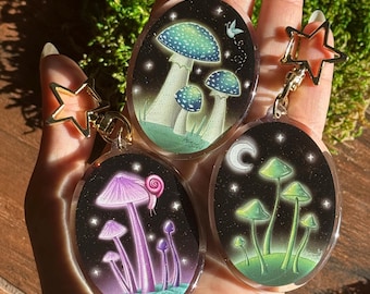 Funkelnder Pilz Schlüsselanhänger: Doppelseitig Glitter Epoxy, Feenkern Geschenk
