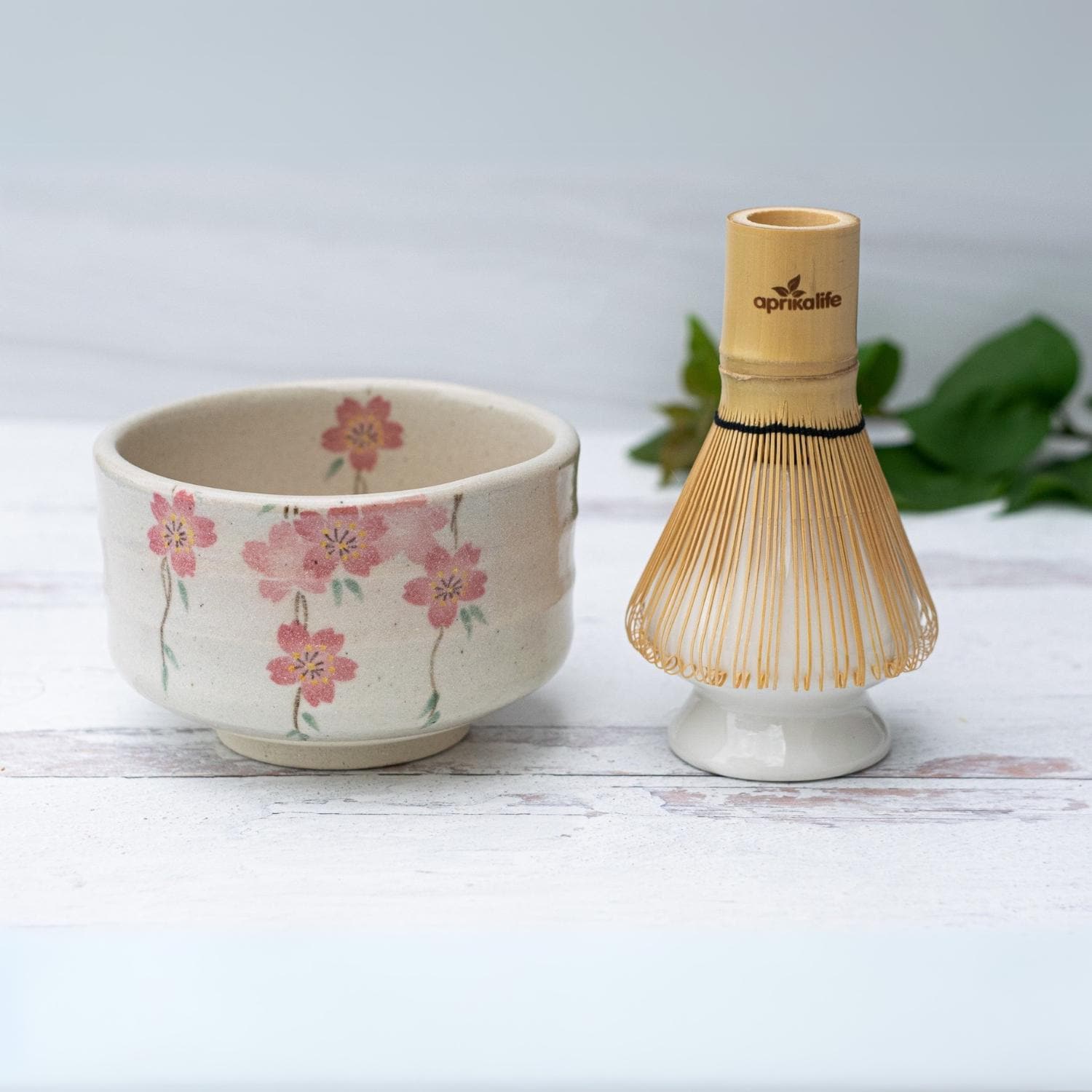 Bol à Matcha Céramique Avec Bec Verseur - Fabriqué à La Main Pour Cérémonie Du Thé - Inclus Fouet - Couleur Vert