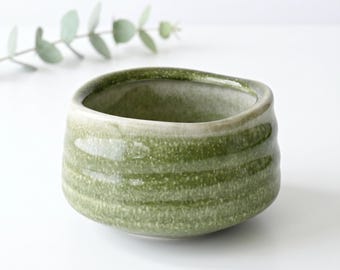 Green Ceramic Matcha Bowl 17 oz with Rolled Rim, Matcha Chawan for Whisking and Drinking, Tea Ceremony Bowl, 6 Colors available