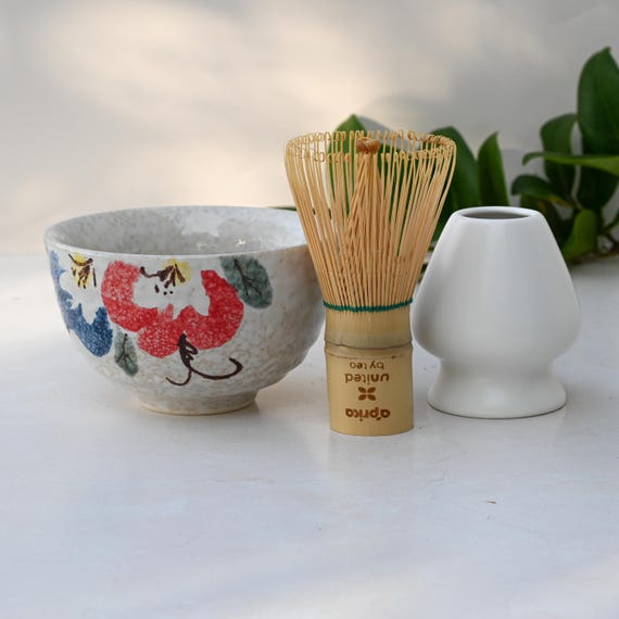 手作り陶器抹茶碗：赤と青の花模様茶器セット - Etsy 日本