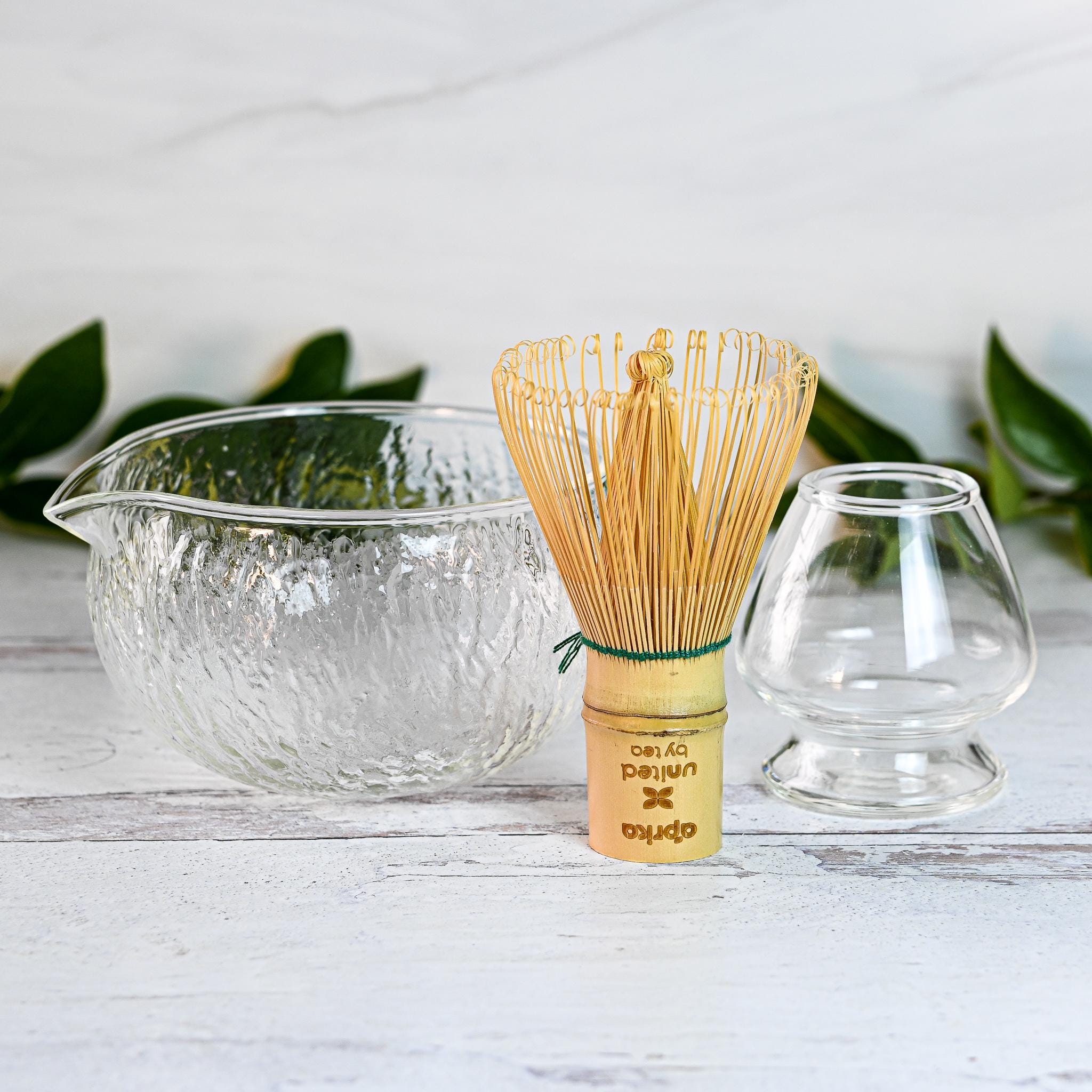 Glass Matcha Bowl With Spout (500ml Textured Glass) - Maison Koko