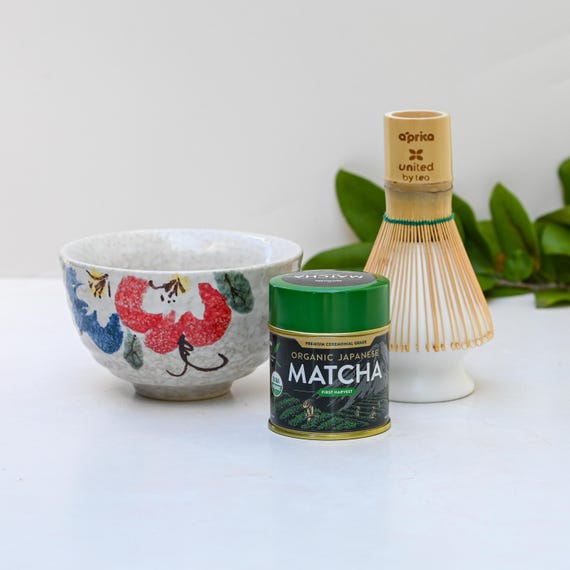 手作り陶器抹茶碗：赤と青の花模様茶器セット - Etsy 日本