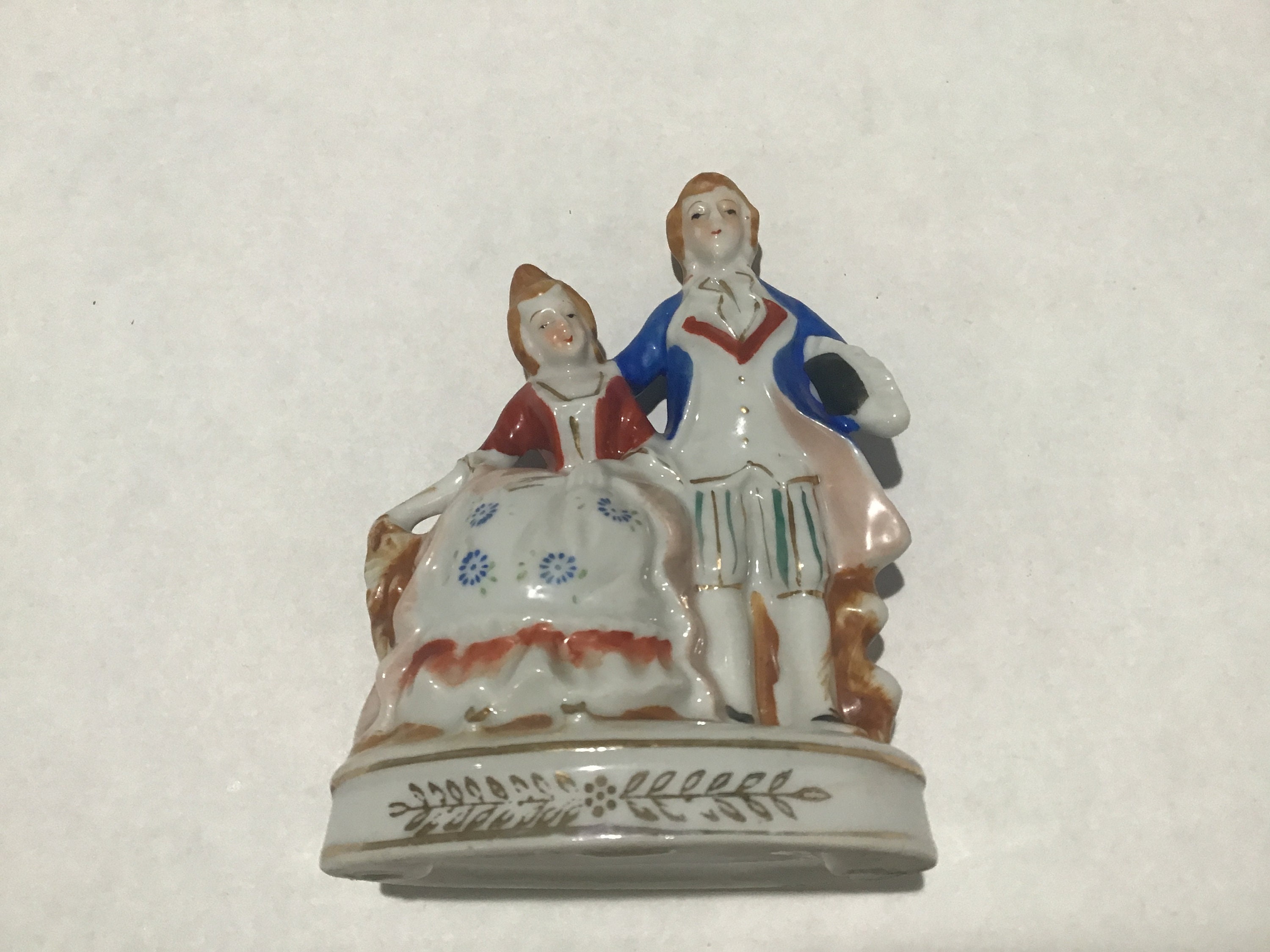 Small vintage Victorian couple figurine made in Occupied Japan