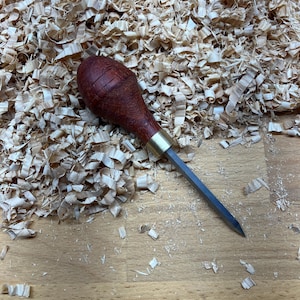 Handgefertigte Pfriemhalterung 4-kant 4 mm Schaft Paduak Holz