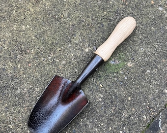Restored old CT Skeltons garden trowel English made