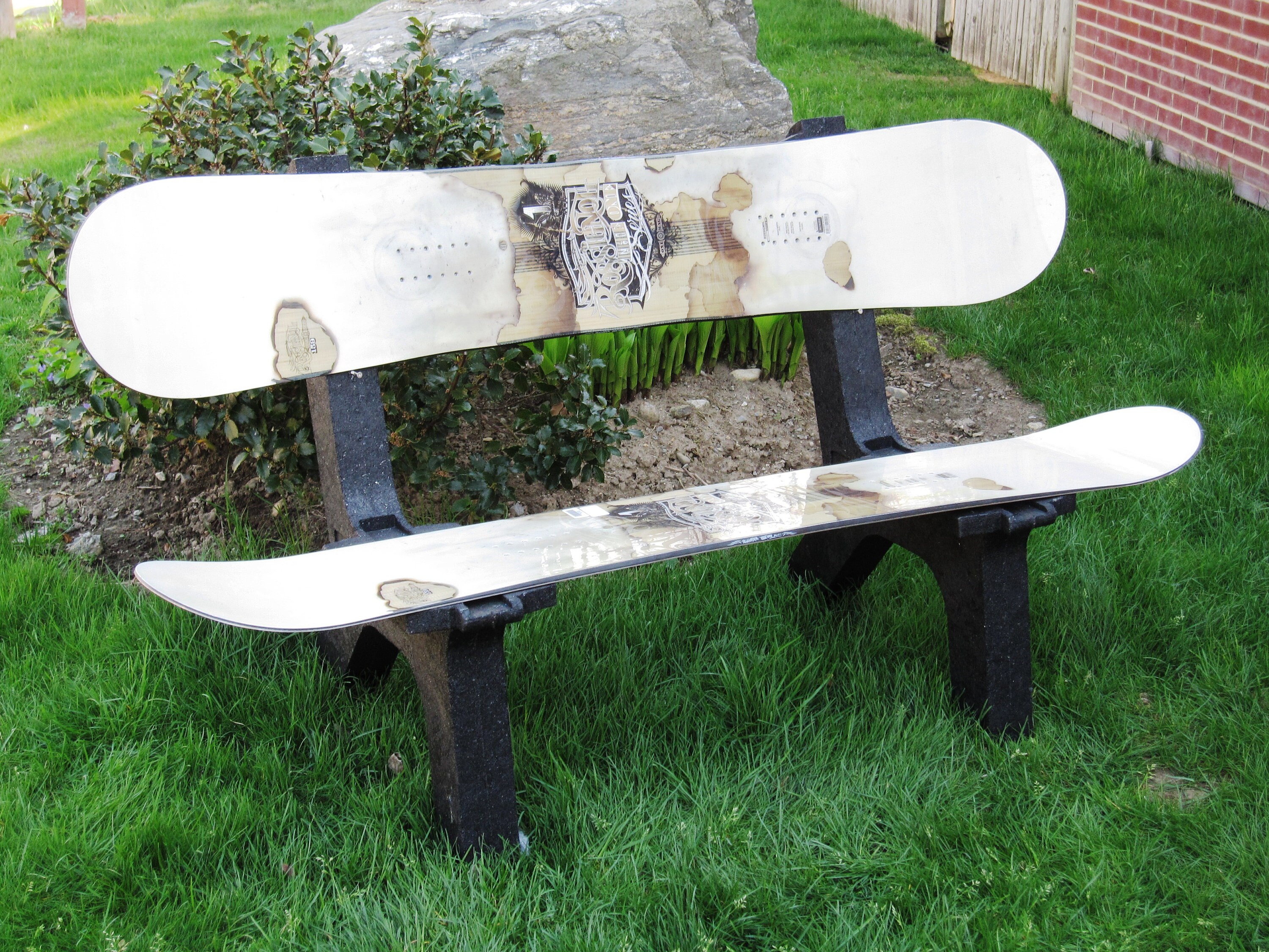 Recycled Snowboard Bench: Customizable Outdoor Seating - Etsy 日本