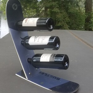 Skiing hare wine holder hotsell