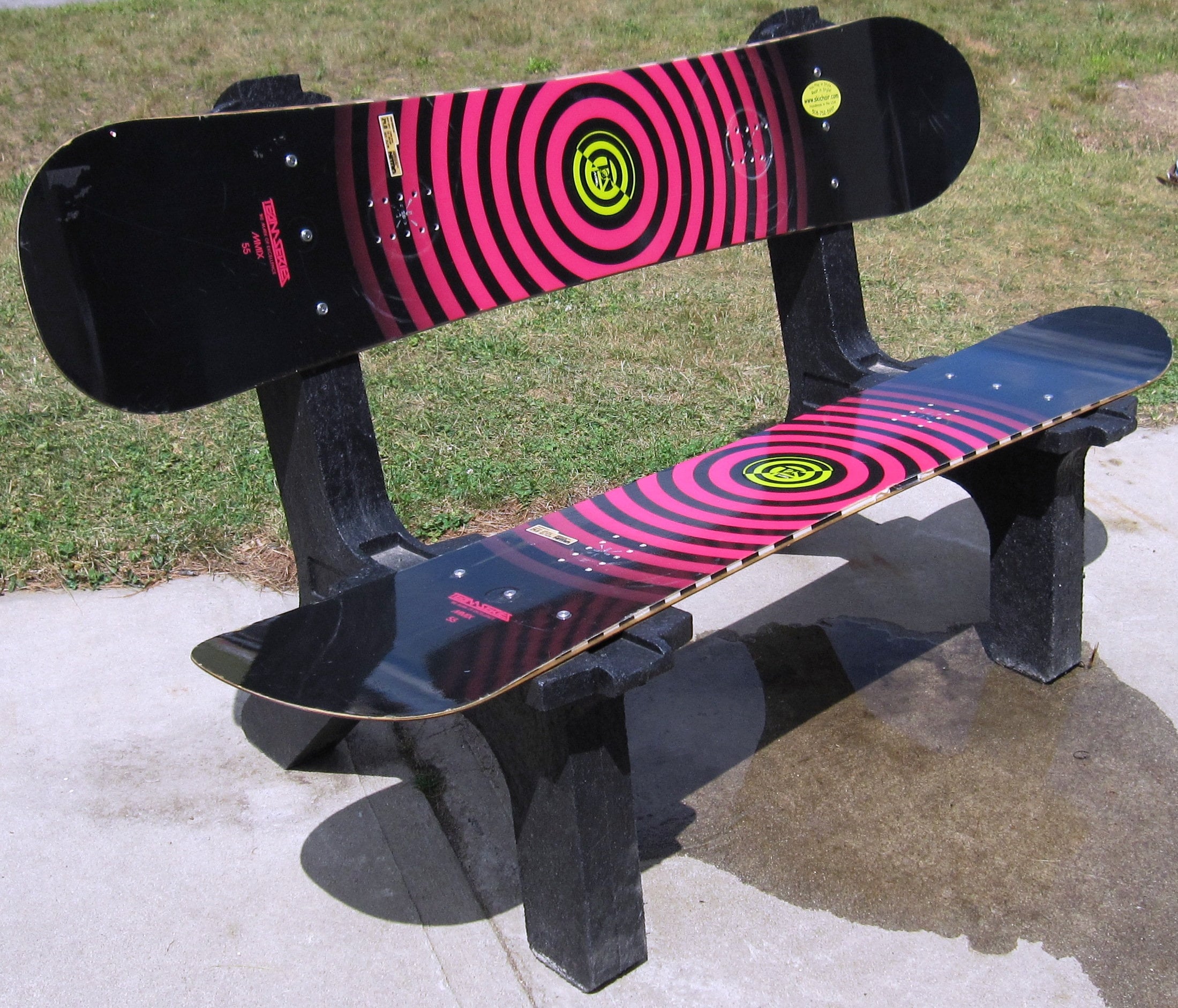 Recycled Snowboard Bench: Customizable Outdoor Seating - Etsy 日本