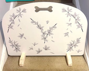 Forsythia Dog Stopper: Grey & White Stair Barrier