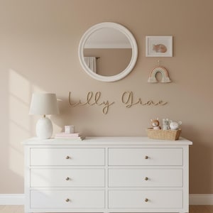 Targa in legno personalizzata con nome per la cameretta dei bambini / Decorazione murale personalizzata con nome per bambini / Targa in legno di betulla tagliata al laser / Nome per cameretta dei bambini scritto a mano / 18 24 36