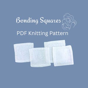 Könnte beinhalten: Vier weiße Strickquadrate, zwei davon mit Herzmuster, vor hellblauem Hintergrund. Der Text "Bonding Squares PDF Knitting Pattern" wird in weißer Schrift angezeigt.