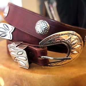 Ceinture en cuir marron vintage : boucle en argent sterling fabriquée à la main, signée par l&#39;artisan