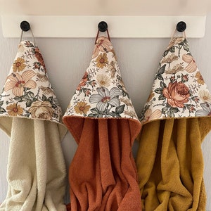 Hooded bath towel for babies, Beige floral frottee towel, Kapuzenhandtuch , Baby Badetuch