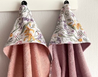 Serviette de bain rose à capuche pour bébés, serviette frottee à fleurs violettes, Kapuzenhandtuch, Baby Badetuch