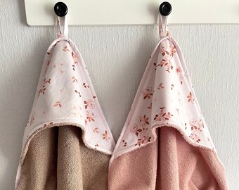Floral Hooded bath towel for baby girls, brown floral frottee towel, Kapuzenhandtuch , Baby Badetuch