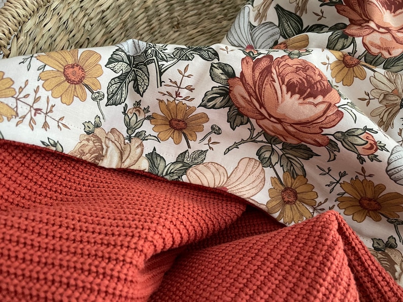 Brick Red Vintage flowers blanket, Cotton baby blanket, Brick Red Knit blanket with flowers, Floral Blanket for toddlers, Baby shower gift image 3