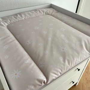 Beige Wasserabweisende Wickelauflage Daisy, Baby changing mat with Flowers , Water repellent changing pad