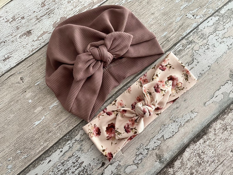 Mauve Turban Mütze mit Schleife, Newborn Baby Mütze, Turban Mütze und geblümtes Stirnband Set Bild 1