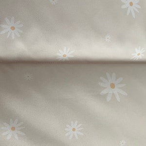 Beige wasserabweisende Wickelauflage Daisy, Baby-Wickelauflage mit Blumen, wasserabweisende Wickelauflage Bild 3