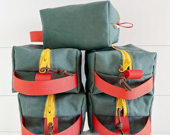 ¡Nuevo! MINI Waxed Canvas Dopp Kit, gordito y lindo Dopp Bag para bebés y niños, neceser de viaje, verde azulado oscuro