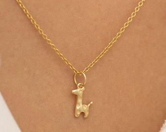 Colar com pingente de girafa em ouro maciço 14K: presente delicado para quem ama animais