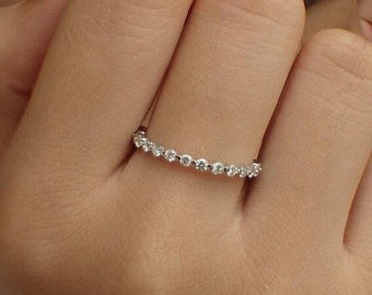 Solid Gold Diamond Wedding Band: 0.45 CTW, VS E-F, Single Prong