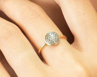 Anel de Hécate em Ouro Maciço 14K: Talismã Mágico Strophalos