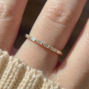 Anillo de boda de moissanita talla baguette, anillo de perfil bajo para mujer, anillo de compromiso minimalista apilable