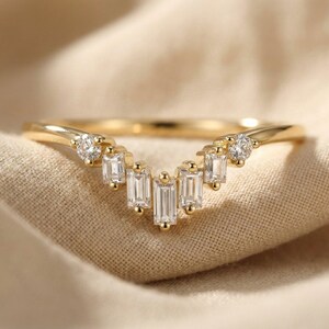Anello nuziale con moissanite Chevron, anello impilabile Chevron vintage, anello con moissanite baguette e rotonda per donna immagine 8