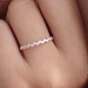 Fede nuziale in oro 14k con diamanti: anello dell&#39;eternità con castone Milgrain