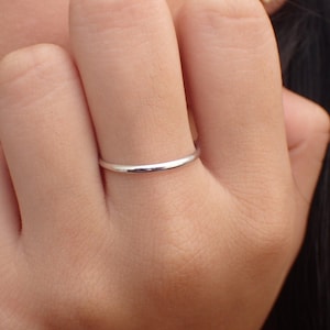 1,5 mm platina band, eenvoudige dunne trouwring, halve koepel gladde effen band, dunne sierlijke band, stapelbare band, valentijnscadeau
