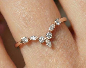 Elegante fede nuziale con diamanti creati in laboratorio / Anello di protezione a forma di V curva / Anello nuziale a incastro con diamanti rotondi a marquise