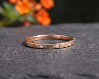 Minimalistyczna obrączka ślubna z diamentami: pierścień wieczności z litego złota 14k