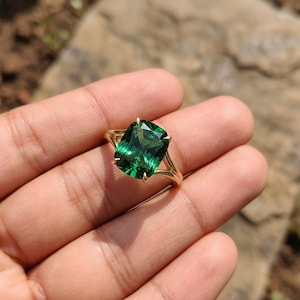 Cushion Cut Green Sapphire Engagement Ring, Modern Split Shank Solitaire, Vintage Inspired Anniversary Gift for Her Birthstone Stacking Ring