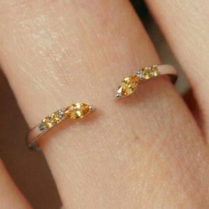 Anillo abierto de citrino en plata de ley / Gema marquesa y redonda / Joyería minimalista apilable con piedra natal