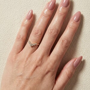 Anello nuziale con moissanite Chevron, anello impilabile Chevron vintage, anello con moissanite baguette e rotonda per donna immagine 13