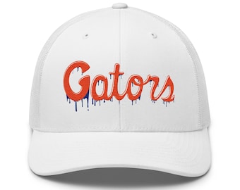 Gator-truckerhoed – witte en verstelbare pet met plat borduursel – Fan Pride-honkbalhoed