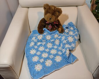 Couverture pour lit de bébé/poussette (bleu et blanc), 69 x 24 po. Fil recyclé. Entretien facile. 245 g. Livraison gratuite (Royaume-Uni). Cadeau idéal