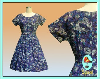 Vintage 1950s Dress Classic Floral Dress