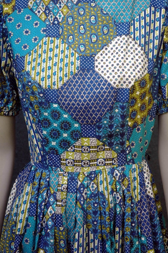 Vintage 1960s Dress Blue Patchwork Print Dress - image 7