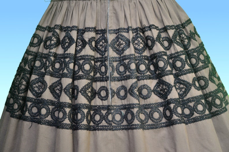 Vintage 1950s Dress Brown Cotton with Embroidery by Jeanne D'arc image 9